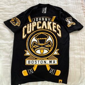 Men’s Johnny Cupcakes Boston Bruins T-Shirt